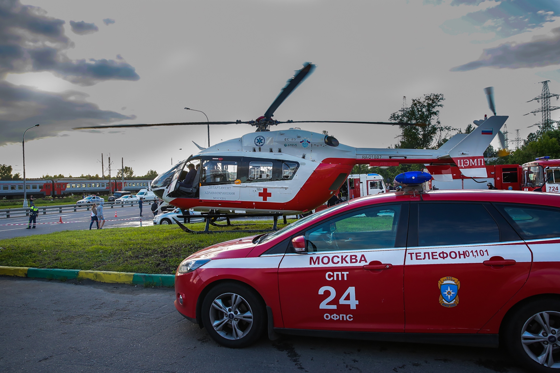 Спт 18. Машины МЧС СПТ Москва. Bell-429 Московский авиационный центр. ЦЭМП машины. ЦЭМП Москва.